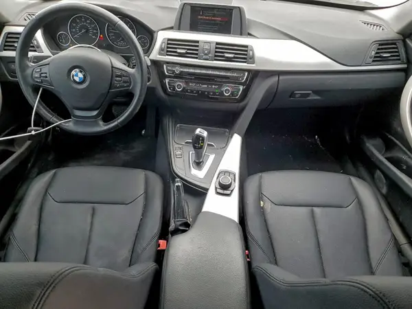 WBA8E1G58JNU90555 2018 BMW 3ER - Image 8