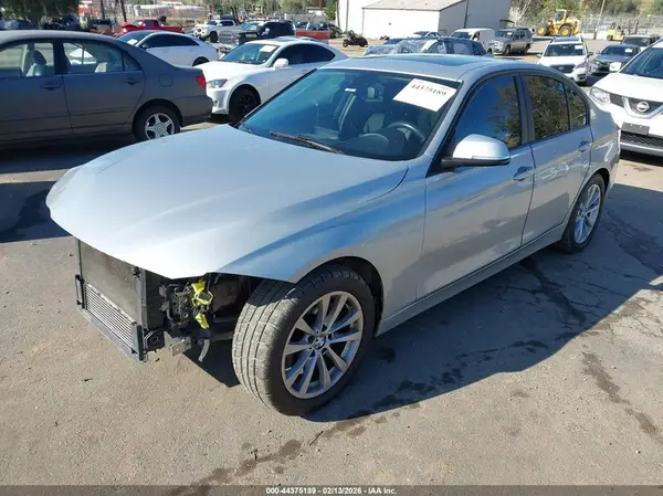 WBA8E1G58JNU92256 2018 BMW 3ER - Image 2