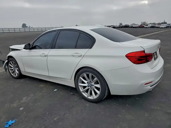WBA8E1G58JNU92855 2018 BMW 3ER - Image 2