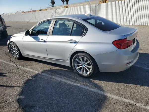 WBA8E1G58JNU93049 2018 BMW 3ER - Image 2
