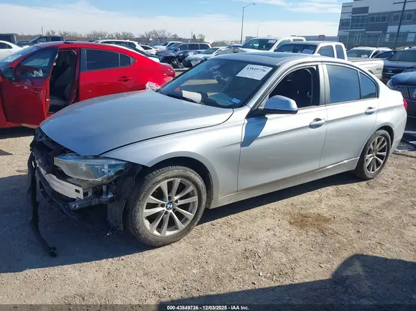 WBA8E1G58JNU93195 2018 BMW 3ER - Image 2