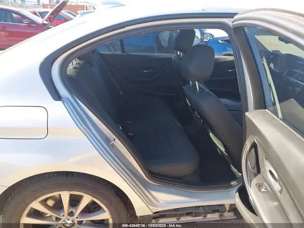 WBA8E1G58JNU93195 2018 BMW 3ER - Image 8