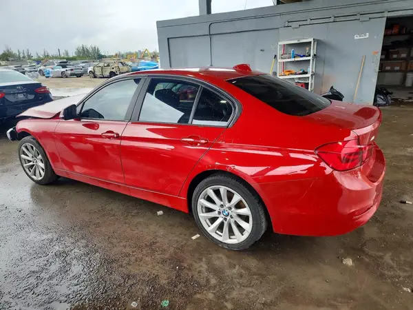 WBA8E1G58JNU93617 2018 BMW 3ER - Image 2