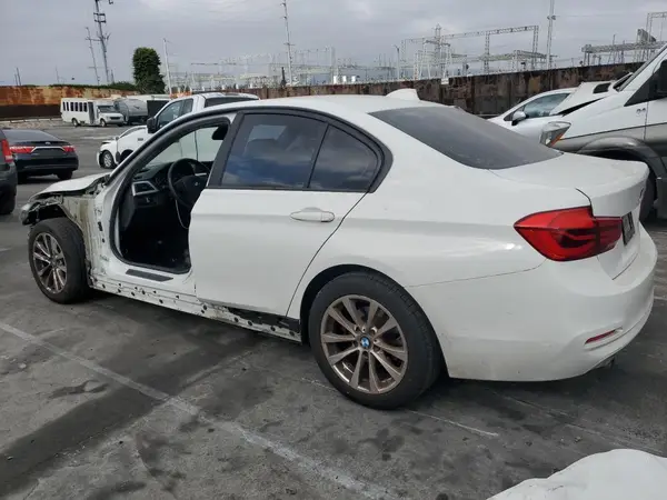 WBA8E1G59GNU12195 2016 BMW 3ER - Image 2