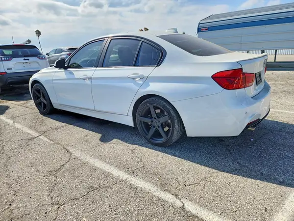 WBA8E1G59HNU14045 2017 BMW 3ER - Image 2