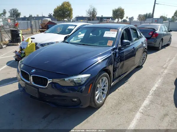 WBA8E1G59HNU14420 2017 BMW 3ER - Image 2