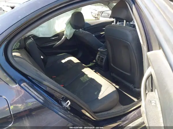 WBA8E1G59HNU14420 2017 BMW 3ER - Image 8