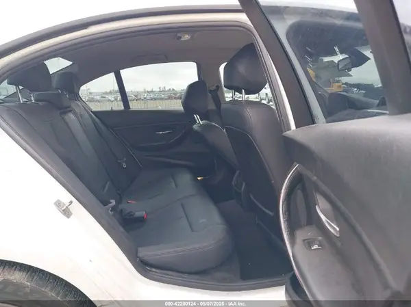 WBA8E1G59HNU14577 2017 BMW 3ER - Image 8