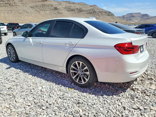 WBA8E1G59JNU91004 2018 BMW 3ER - Image 2