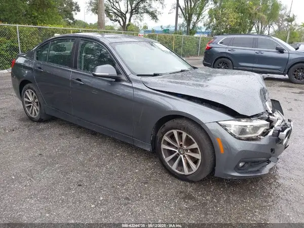 WBA8E1G59JNU93478 2018 BMW 3ER - Image 1