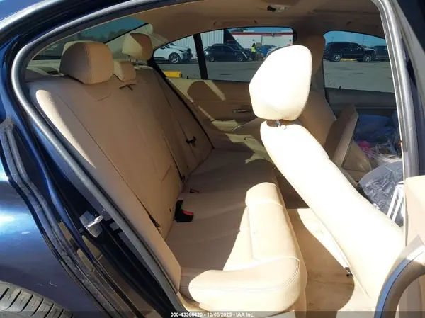 WBA8E1G5XGNU11637 2016 BMW 3ER - Image 8