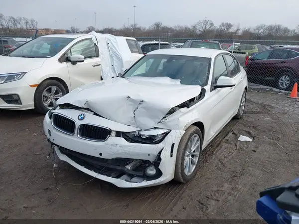 WBA8E1G5XGNU12450 2016 BMW 3ER - Image 2