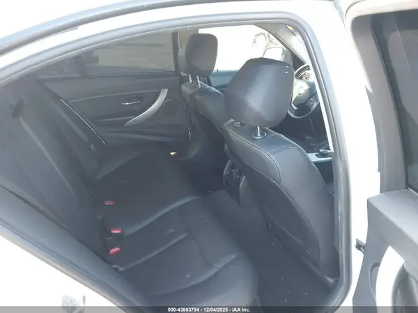 WBA8E1G5XHNU12949 2017 BMW 3ER - Image 8