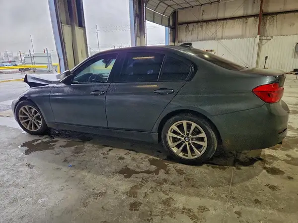 WBA8E1G5XHNU13101 2017 BMW 3ER - Image 2