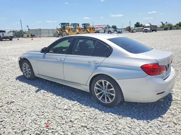 WBA8E1G5XJNU89634 2018 BMW 3ER - Image 2