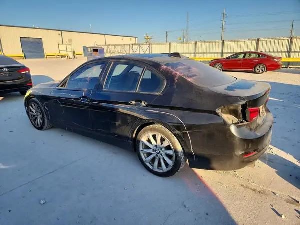 WBA8E1G5XJNU90492 2018 BMW 3ER - Image 2