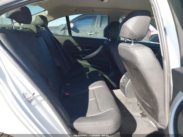 WBA8E1G5XJNU91934 2018 BMW 3ER - Image 8