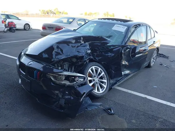 WBA8E1G5XJNU92260 2018 BMW 3ER - Image 2