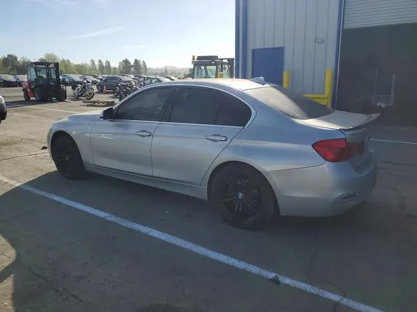 WBA8E5C53JA246252 2018 BMW 3ER - Image 2