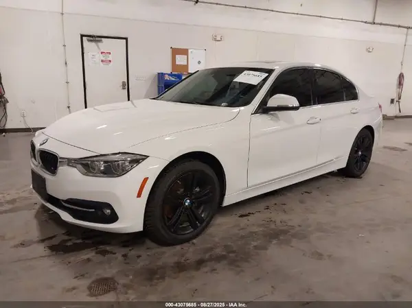 WBA8E5C56JA246228 2018 BMW 3ER - Image 2