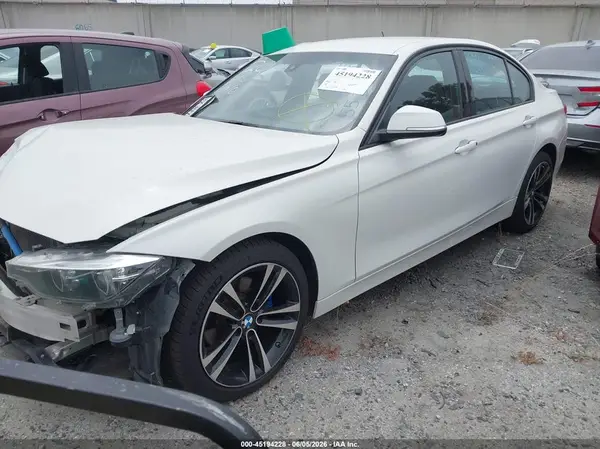 WBA8E5C57JA246268 2018 BMW 3ER - Image 2