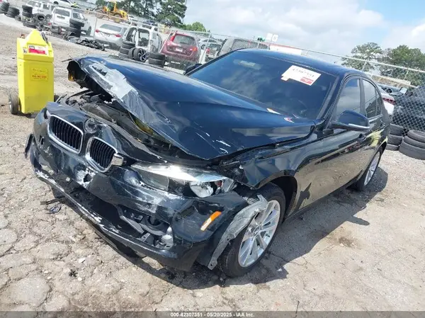 WBA8E5G30HNU42709 2017 BMW 3ER - Image 2