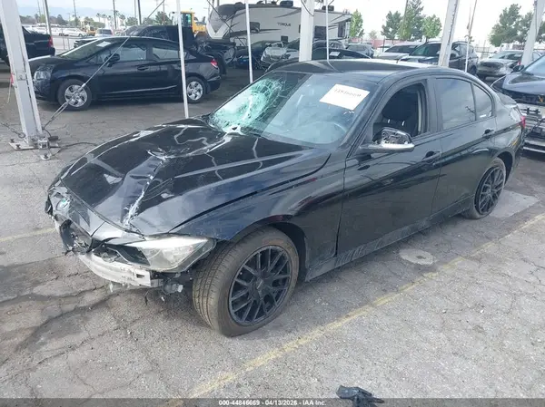 WBA8E5G31HNU42654 2017 BMW 3ER - Image 2