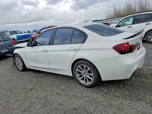 WBA8E5G31HNU42721 2017 BMW 3ER - Image 2