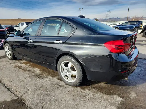 WBA8E5G31HNU42945 2017 BMW 3ER - Image 2