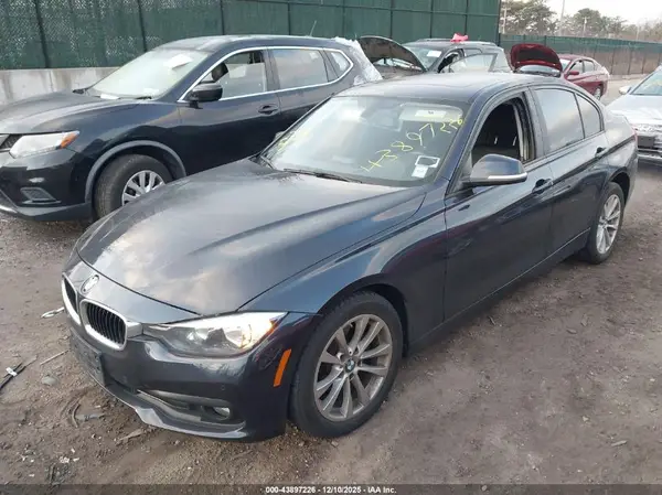 WBA8E5G31HNU43531 2017 BMW 3ER - Image 2