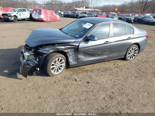 WBA8E5G31HNU43805 2017 BMW 3ER - Image 2