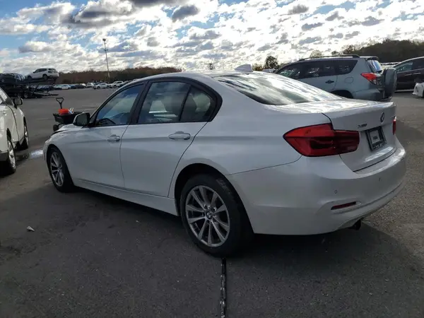 WBA8E5G31HNU44419 2017 BMW 3ER - Image 2