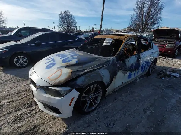 WBA8E5G32HNU45241 2017 BMW 3ER - Image 2