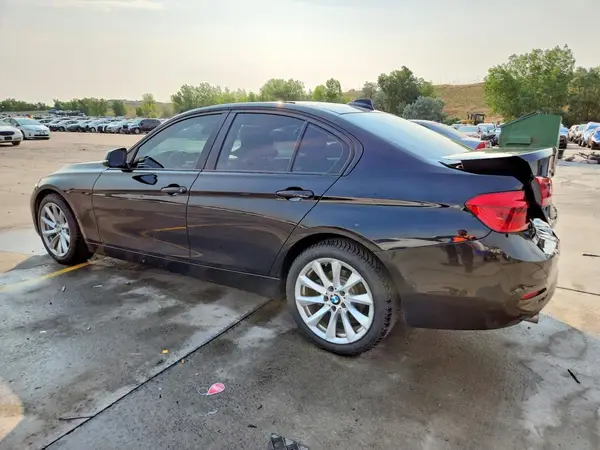 WBA8E5G33HNU43224 2017 BMW 3ER - Image 2