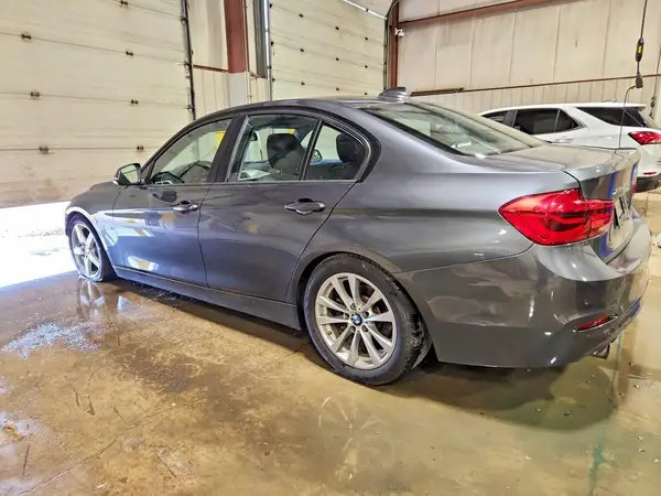 WBA8E5G33HNU44745 2017 BMW 3ER - Image 2