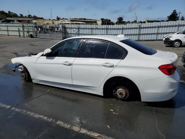 WBA8E5G34HNU43278 2017 BMW 3ER - Image 2