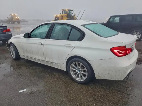 WBA8E5G34HNU43605 2017 BMW 3ER - Image 2