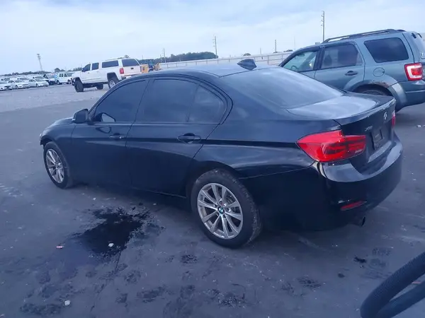 WBA8E5G34HNU43846 2017 BMW 3ER - Image 2