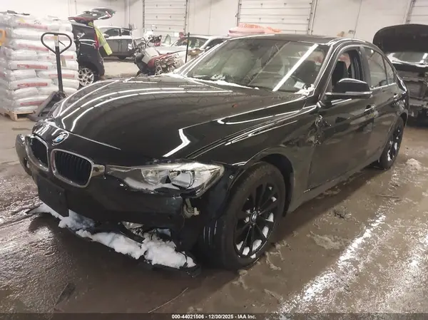 WBA8E5G35HNU43855 2017 BMW 3ER - Image 2