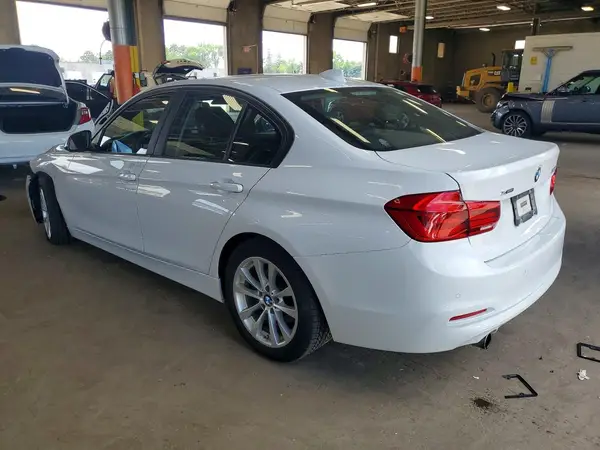 WBA8E5G35HNU44097 2017 BMW 3ER - Image 2