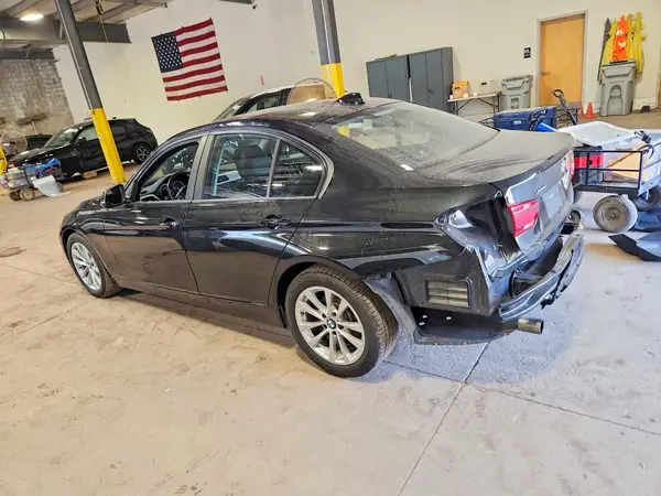 WBA8E5G36HNU45257 2017 BMW 3ER - Image 2