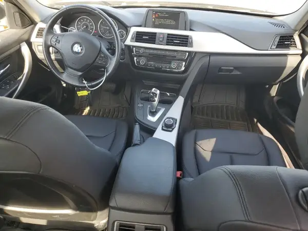 WBA8E5G37HNU44120 2017 BMW 3ER - Image 8