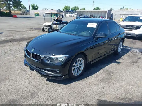 WBA8E5G39HNU45396 2017 BMW 3ER - Image 2