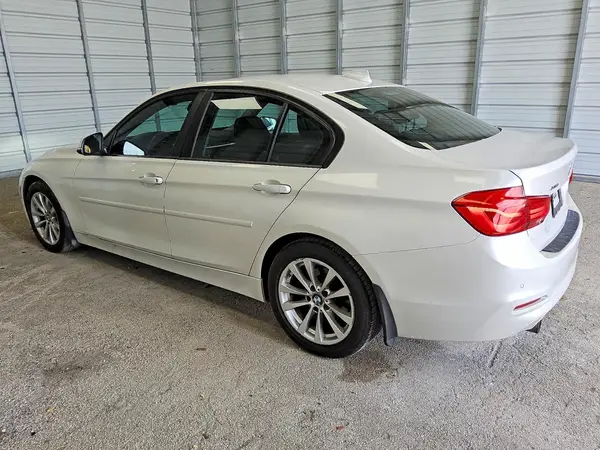 WBA8E5G50HNU41545 2017 BMW 3ER - Image 2