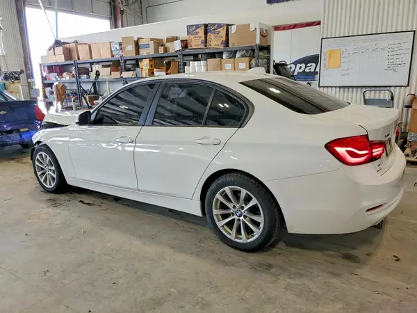 WBA8E5G50JNU47092 2018 BMW 3ER - Image 2