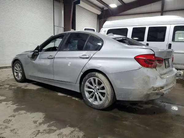 WBA8E5G50JNV02124 2018 BMW 3ER - Image 2