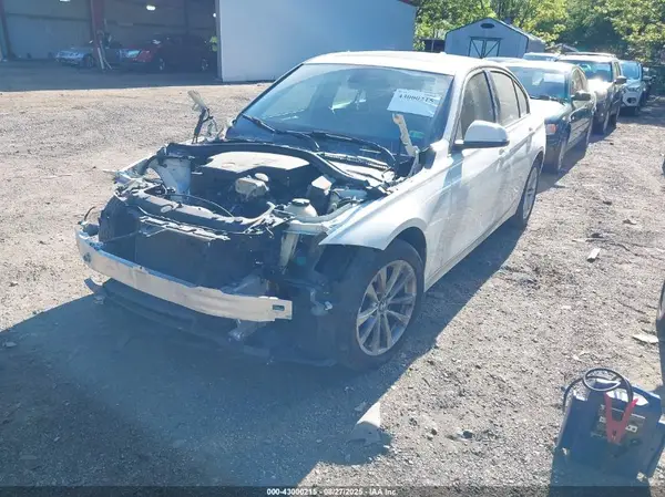 WBA8E5G50JNV02432 2018 BMW 3ER - Image 2