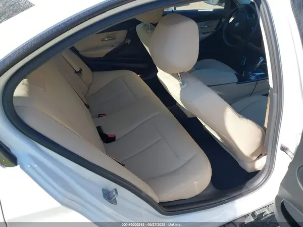 WBA8E5G50JNV02432 2018 BMW 3ER - Image 8