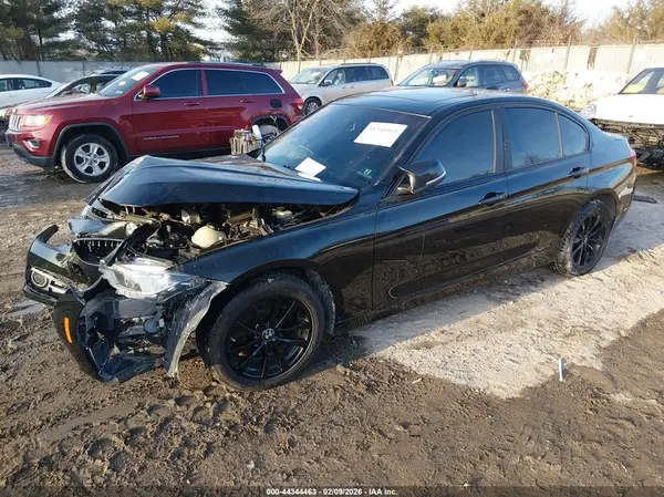 WBA8E5G51JNU45660 2018 BMW 3ER - Image 2