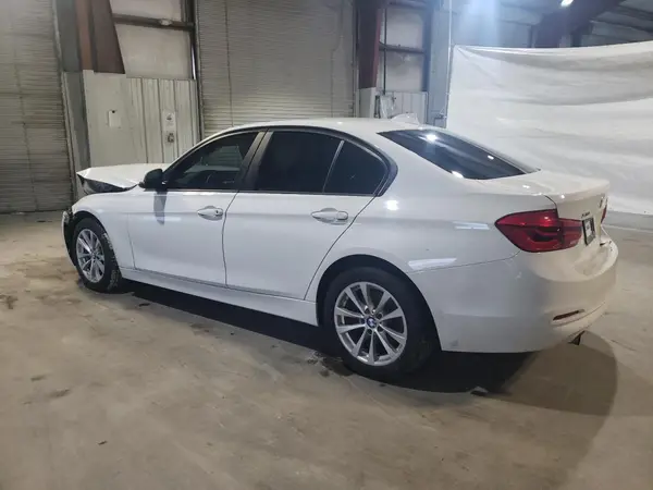 WBA8E5G51JNV02570 2018 BMW 3ER - Image 2